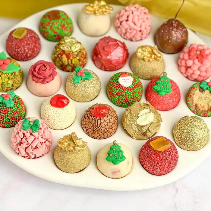 Brigadeiros decorados para presentear no Natal